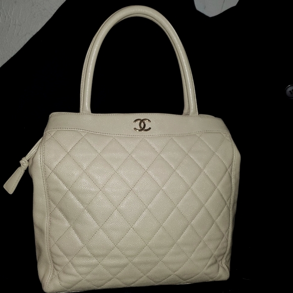 Chanel Matelasse Caviar CC Tote - Picture 2 of 16